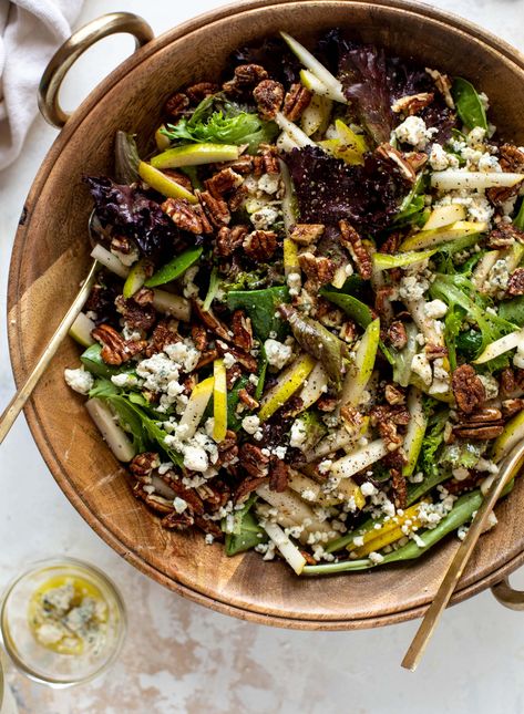 This pear gorgonzola is the perfect simple greens salad for the holiday and winter season! Topped with sweet and spicy pecans and champagne vinaigrette! Sweet And Spicy Pecans, Pear Gorgonzola Salad, Spicy Pecans, Pear Gorgonzola, Gorgonzola Salad, Holiday Salad, Champagne Vinaigrette, Greens Salad, Blue Cheese Salad