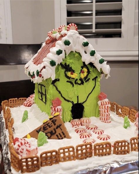 Gingerbread House Grinch, Gingerbread House Ideas For Kids, House Ideas Drawing, Grinch Gingerbread House, Ginger Bread Ideas, Gingerbread Houses Ideas, Kids Gingerbread House, Gingerbread House Inspo, Graham Cracker Gingerbread