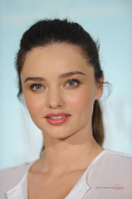 Miranda Kerr Makeup, Dewey Skin, Miranda Kerr Style, Beauty Icons, Makati, Miranda Kerr, Beauty Inspiration, Makeup Inspiration, Blue Eyes