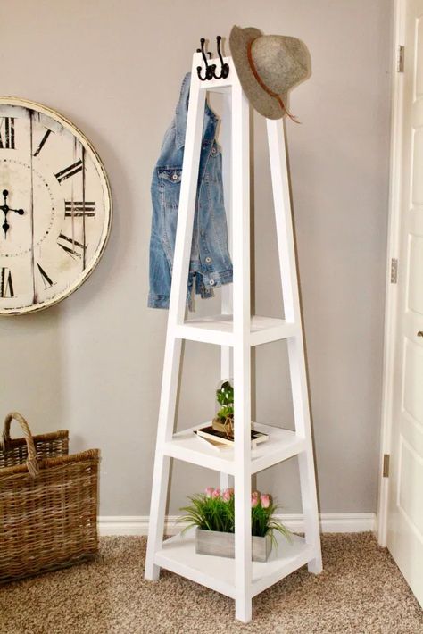 Freestanding coat rack with shelves | 100 Things 2 Do Diy Coat Rack Stand, Diy Wall Coat Rack, Coat Rack Stand, Diy Coat Rack, Koti Diy, Awesome Woodworking Ideas, Entryway Coat Rack, Rustic Coat Rack, Diy Coat