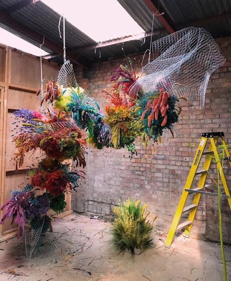 Dried Flower Wall Installation, Indoor Secret Garden, Bush Doof, Colorful Boutique, Wall Garden Indoor, Installation Wedding, Wall Gardens, Beautiful Wall Hanging, Floral Installation