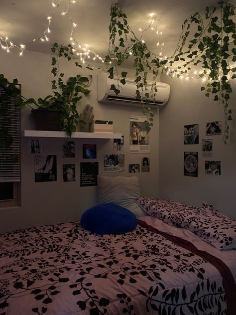 Room With Lots Of Lights, Cute Light Ideas For Bedroom, Vine Twinkle Lights, Green Vines With Fairy Lights, Curtain Lights And Vines, Places To Put Fairy Lights In Bedroom, Room With Leaves And Led Lights, Ivy Fairy Light Wall Bedroom, Fake Vines Decor Bedroom With Led Lights