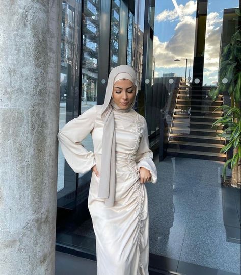 Hijabi Prom Dress, Modest Outfits Muslim, Elegant Silk Dresses, Office Wear Dresses, Nikah Dress, White Satin Dress, Grey Prom Dress, Graduation Party Dresses, Blouse Casual Fashion