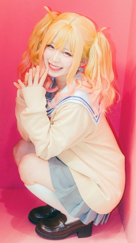 Cosplay Pose Reference, Confused Pose, Pjsekai Cosplay, Pjsk Cosplay, Project Sekai Cosplay, Cosplay Poses, Cosplay Photoshoot, Saki Tenma, Vocaloid Cosplay