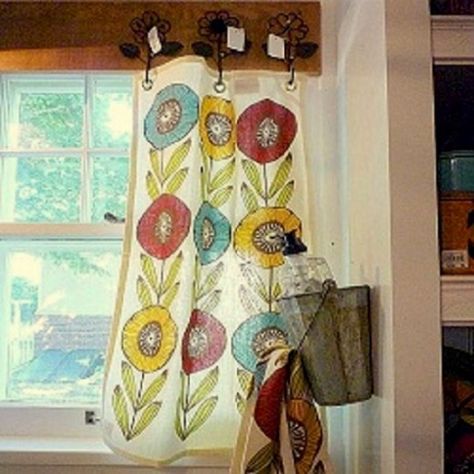 Creative Window Treatments, Unique Window Treatments, Happy Glamper, Diy Window Treatments, Upcycling Projects, Curtains Ideas, Pocket Curtains, No Sew Curtains, Window Covering