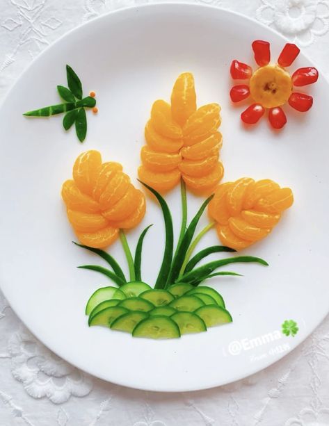 Salad Decoration Ideas For School Competition, Veggie Flowers Food Art, Fruit Salad Decoration Ideas, Easy Fruit Carving, Food Without Fire, Salad Decoration Ideas, Veggie Art, Fruit Platter Designs, Decorações Com Comidas