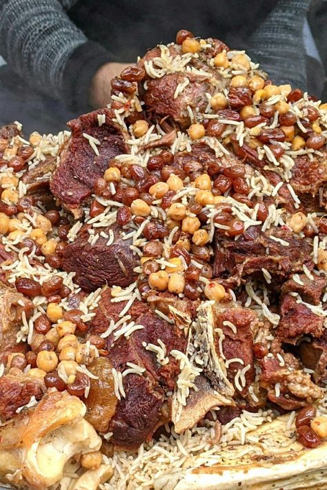 Peshawar Kabuli Pulao Recipe Pulao Recipe, Cutlery Holder, Garlic Paste, Lamb Recipes, Garam Masala, Meat Dishes, Food Hacks, Morocco, Pakistan