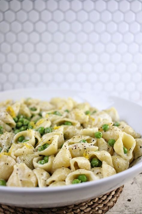 Oyster Pasta, Boursin Pasta, Boursin Cheese Recipes, Boursin Recipes, Shell Pasta Recipes, Modern Honey, Pasta With Peas, Spring Pasta, Salad Chicken