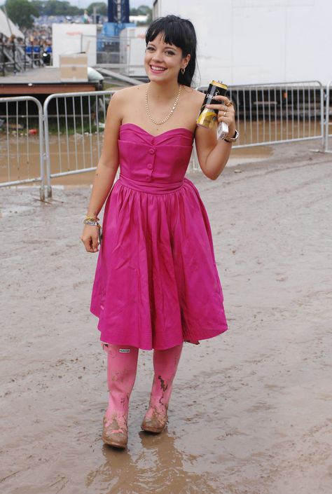 Lily Allen, 2007- CosmopolitanUK Lily Allen Glastonbury, Lily Allen Style, Glastonbury Festival Fashion, Glastonbury Fashion, Festival Fits, Aesthetic 2000s, Green Moon, Lily Allen, Glastonbury Festival