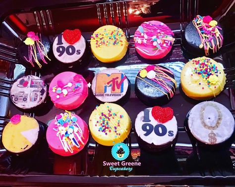 90s Theme Chocolate Covered Strawberries, Themed Chocolate Covered Oreos, 90s Decorations, Bday Plans, 32 Birthday, Custom Desserts, Covered Oreos, Party Tables, 28th Birthday