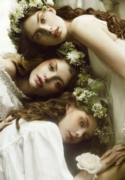 Fairy Photoshoot, Sisters Photoshoot, Chicken Dip, Three Women, Fantasy Photography, Shooting Photo, White Dresses, Foto Inspiration, Buffalo Chicken