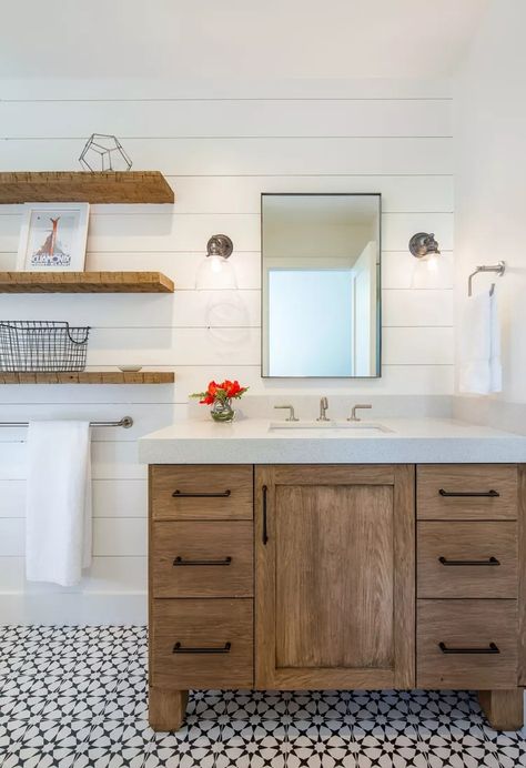 30 Small Bathroom Remodels That Make the Most of a Tight Space Dröm Hus Planer, Modern Farmhouse Bathroom Ideas, Rustic Farmhouse Bathroom, Farmhouse Bathroom Vanity, Rustic Bathroom Designs, Bathroom Farmhouse Style, Modern Farmhouse Bathroom, Rustic Bathrooms, Bathroom Trends