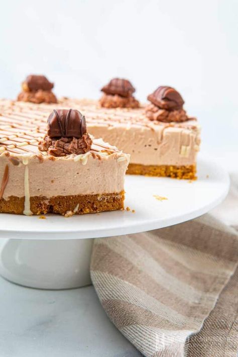 Purchase a large pack of Kinder Bueno candy bars and make this irresistible Kinder Bueno cheesecake recipe. It's a basic cheesecake recipe with the addition of these yummy treats | best cheesecake recipe| baking with candy| chocolate desserts| #cnady #cheesecake #desserts Kinder Bueno Cheesecake Recipe, Kinder Bueno Recipes, Bueno Cheesecake, The Best Cheesecake Recipe, Basic Cheesecake Recipe, Best Cheesecake Recipe, Bueno Recipes, Basic Cheesecake, Crunchie Bar