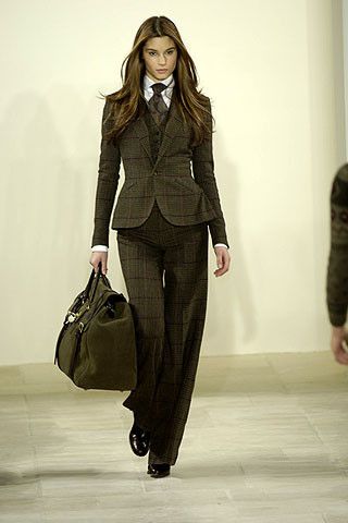 Girls will be Boys! Outfits For Business Meeting, Suits For Women With Tie, Ralph Lauren Office Outfit, Classical Style Outfits, Tie Styling Women, Ralph Lauren Suit Women, Tie On Women, Buissnes Woman Outfit, Tie Looks For Women