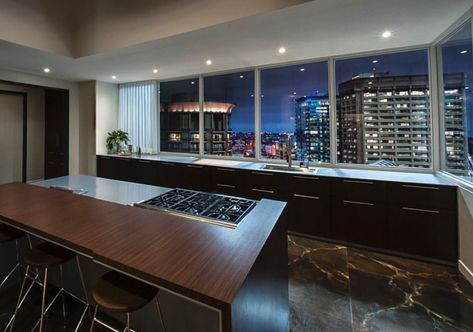 Christian Grey's Home Kitchen Penthouse Kitchen, Luxury Penthouse Apartment, Penthouse Luxury, 50 Shades Darker, Luxury Penthouse, Grey Houses, Penthouse Apartment, Kitchen Views, Lounge Design