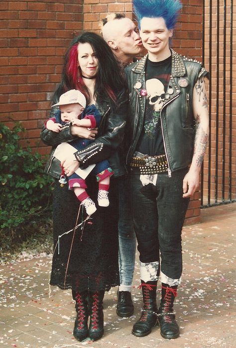 "My parents on their wedding day." - Imgur Goth Culture, Punk Wedding, Skinhead Fashion, Punk Boy, 70s Punk, Inspiration Pics, 80s Punk, Punk Culture, Trad Goth