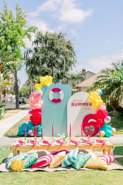 Summer Birthday Themes, Beach Theme Birthday, Pool Party Themes, Beach Bash, Pool Party Kids, Summer Bash, Summer Party Themes, Beach Birthday Party, Pool Party Decorations