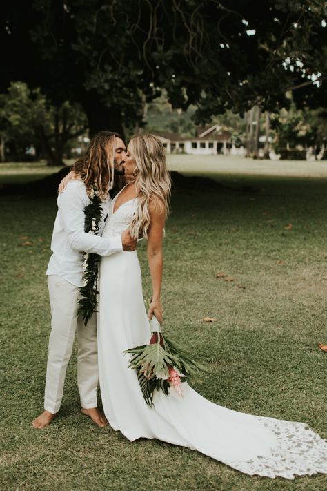 Gallery | Bridal Party Hair & Makeup Near Me - The Artists Co. Kauai Wedding Photography, Tropical Bohemian, Tropical Wedding Decor, Hawaii Wedding Photography, Bridal Party Hair, Wedding Stills, Wedding Tropical, Maui Photographers, Kauai Wedding