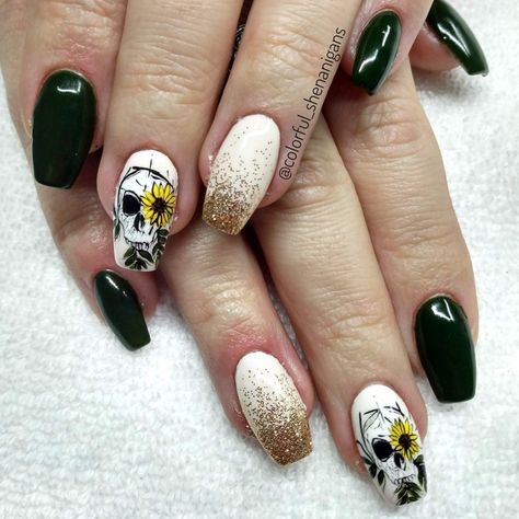 Skull And Flower Nails, Sunflower And Rose Nails Acrylic, Sunflower And Cow Nails, Dark Sunflower Nails, Black And Sunflower Nails, Skull Flower Nails, Sunflower Fall Nails, Black Sunflower Nails, Cute Sunflower Nails