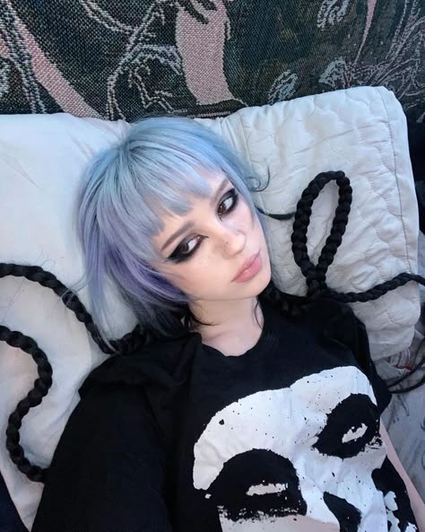 Blue Alt Hair, Blue And Blonde Hair, Ice Blue Hair, Pastel Goth Hair, Makeup 2000s, Blue Hair Aesthetic, Cold Hair, Arch Nemesis, Light Blue Hair