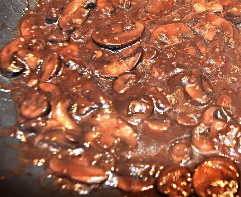 Bordelaise Sauce With Mushrooms Recipe - Genius Kitchen Bordelaise Sauce, Hamburger Steaks, Grilled Steaks, French Sauces, Fire Food, Roasted Mushrooms, How To Grill Steak, Roasts, Meatloaf Recipes