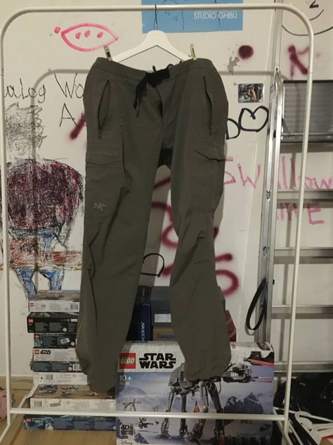 Convertible Pants, Men's Bottoms, Pants Baggy, Men's Style, Mens Bottom, Cargo Pants, Parachute Pants, Convertible, Khaki Pants