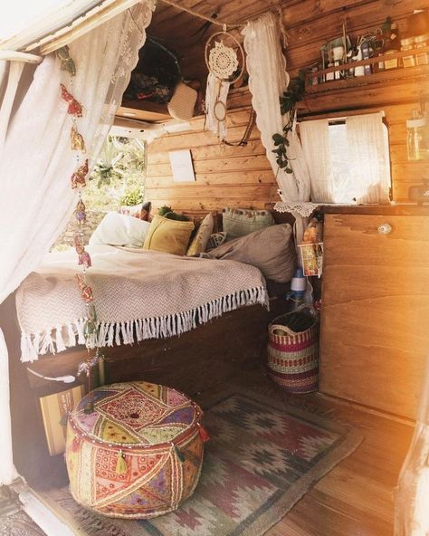 Inspiring 13+ Inspiration of Van Life Hippie Bohemian Style Ideas https://camperlife.co/2019/05/11/13-inspiration-of-van-life-hippie-bohemian-style-ideas/ Bohemian style typically resembles Eastern interiors like Moroccan, and that means you may enjoy bright colours and patterns. Surf Style Home, Iveco Daily Camper, Caravan Vintage, Small Camper, Kombi Home, Campervan Interior, Bus Life, Camper Makeover, Bohemian House