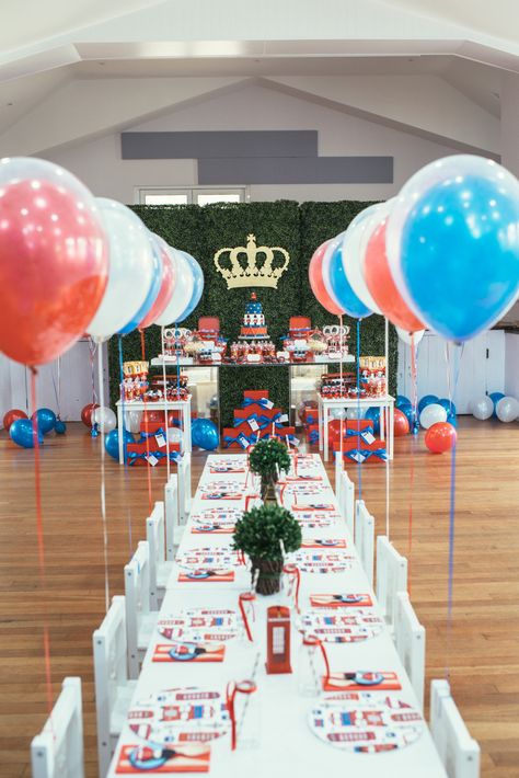 Adorable London inspired 1st birthday party! | Photography: Nisha Ravji - www.nisharavji.com   Read More: http://www.stylemepretty.com/living/2014/09/05/london-calling-1st-birthday-party/ London Theme Parties, Paddington Party, British Themed Parties, Paddington Bear Party, England Party, Thomas Party, British Party, Kids Party Planning, London Theme