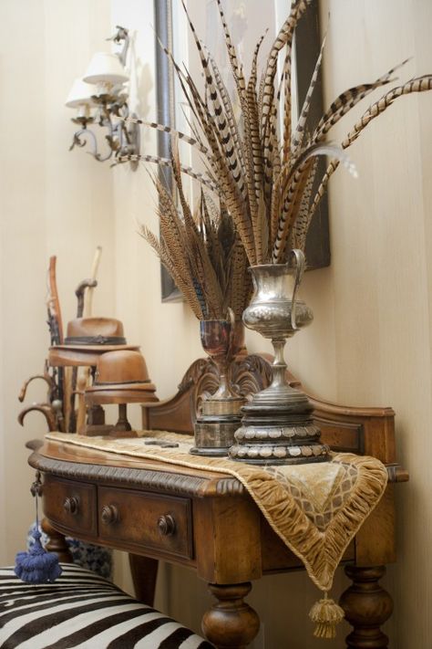 Feather arrangement just like this one Traditional Entryway Ideas, Maura Endres, Pheasant Feather Decor, Feather Arrangements, Traditional Entryway, Vibeke Design, Entry Design, Trophy Rooms, British Colonial Style