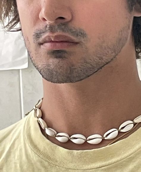 Guys Accessories, Blue Hair Aesthetic, Hawaiian Necklace, Avan Jogia, Puka Shell Necklace, Minimalist Men, Necklace Outfit, Puka Shell, Memes Status