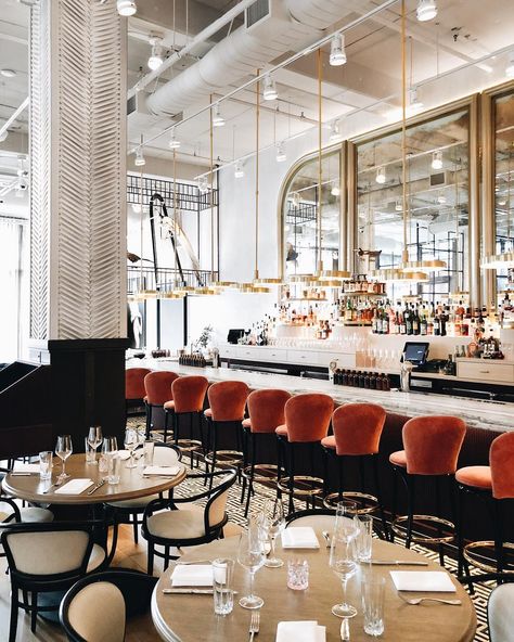 Chicago's Swankiest Restaurant Is Redefining American Cuisine French Interior Design, Interior Design Minimalist, Modern Restaurant, Bar Interior, Bar Design Restaurant, French Interior, Design Industrial, Restaurant Interior Design, Hotel Decor