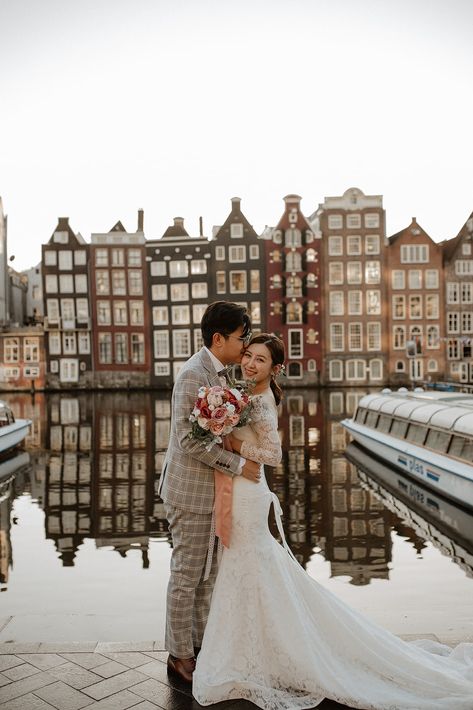 Amsterdam Wedding Photography, Amsterdam Proposal, Amsterdam Lifestyle, Amsterdam Wedding, Cold Winter Morning, City Wedding Photos, Best Places To Elope, Boat Wedding, Places To Elope