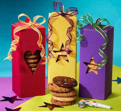 Cookie Tower, Gift Exchange Game, Secret Santa Gift Ideas, Cookie Gift Boxes, Happy Birthday Cookie, Gift Exchange Games, Gift Towers, Diy Summer Crafts, Cookie Gift