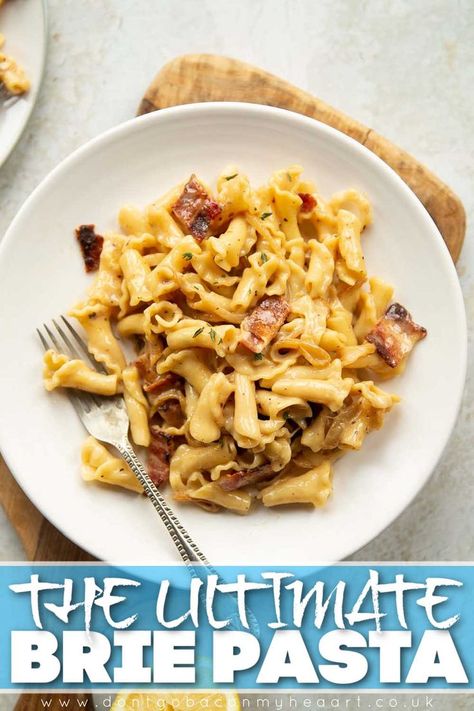 Gigli Pasta Recipes, Recept Pasta Oven, Brie Pasta, Pasta With Bacon, Quick Pasta Recipes, Bacon Pasta, Pasta Dinner Recipes, Caramelized Onion, Caramelized Onions