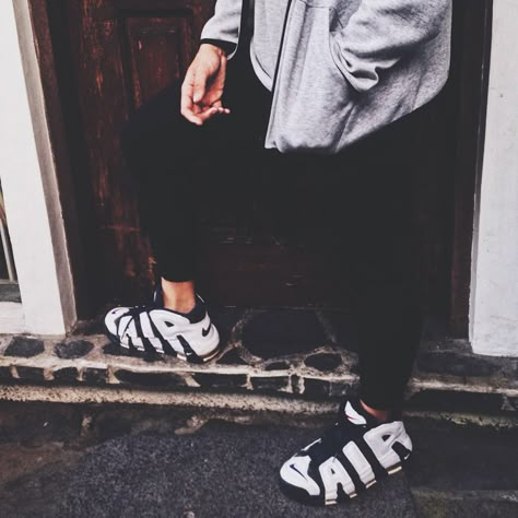 Uptempo Aesthetic, Nike Cap Outfit, Nike Uptempo Outfit, Uptempo Outfit, Grey Sneakers Outfit, Nike Tenis, Nike Uptempo, Sweatshirts Nike, Nike Air Uptempo