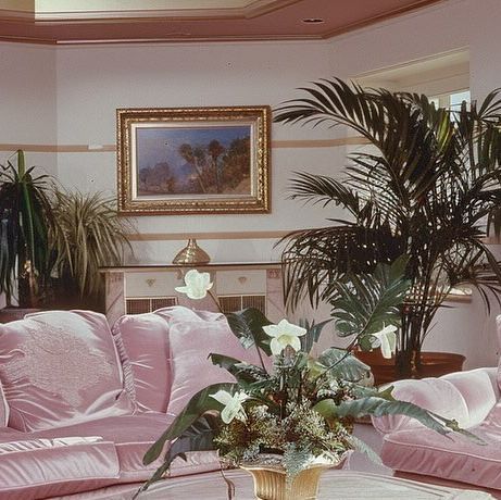 Liminal Destinations on Instagram: "Pink spaces 🌸 Which 80s living room is yours? • • • • (AI images — MJ V6) #80sinterior #1980sinterior #80saesthetic #1980s #80svibes #80snostalgia #80sdecor #80s #vintage #interiordesign #homedecor #luxuryhomes" 1980s Room, 80s House Interior, 80s Apartment, 80s Living Room, 80s Room Decor, 80’s Decor, 1980s House, House Decor Items, 1980s Interior