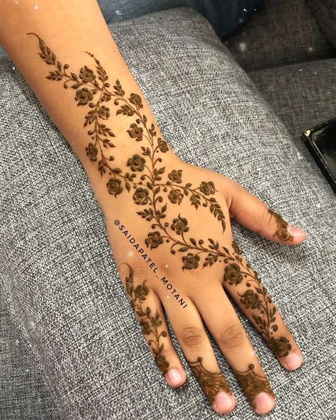 HENNA | ART on Instagram: “Floral henna 🥀 ♥️…” Feet Arabic Henna, Spring Henna Designs, Flower Henna Tattoo Designs, Henna Designs Leaves, Henna With Flowers, Henna Tattoo Designs Rose, Floral Henna Designs Bridal, Simple Flower Henna Designs, Leaf Henna Design