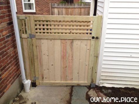 Gate Building A Gate, Diy Gate, Backyard Gates, Court Yard, Side Gates, Front Fence, Patio Fence, Privacy Walls, House Siding