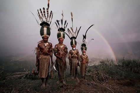 Photographer Jimmy Nelson traveled the world to document the cultures of indigenous tribes at risk of disappearing. It took him over four years to complete his project and the result is the brilliant book “Before They Pass Away.” Tribes Of The World, Jimmy Nelson, Indigenous Tribes, Indigenous Culture, We Are The World, World Cultures, People Of The World, Pics Art, Mongolia