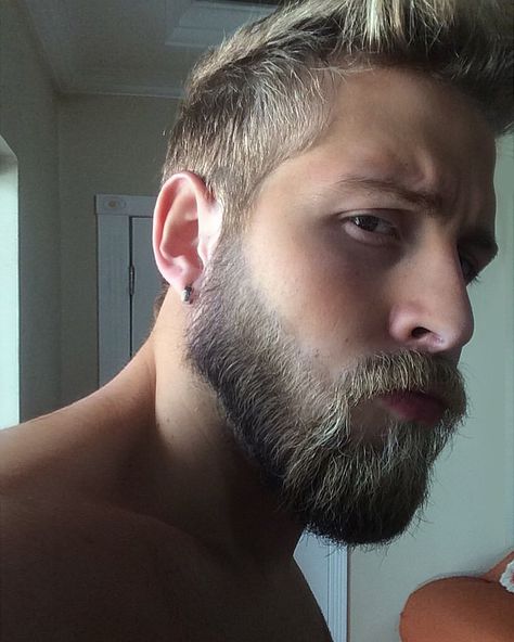 8,315 Likes, 105 Comments - Gui Ferreira  (@guigow_ferreira) on Instagram: “Excuse me, but, my eyes are up here!” Beard Styling, Beards And Mustaches, Handsome Bearded Men, Man With A Beard, Beard Envy, Great Beards, Grooming Tips, Beard Love, Beard Tattoo