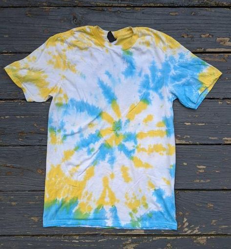 Blue And Yellow Tie Dye, Craft Recipes, Yellow Tie Dye, Diy Tie, Tie Dye Fashion, Yellow Tie, Hippie Chick, Hippy Gifts, Tie Dye Diy