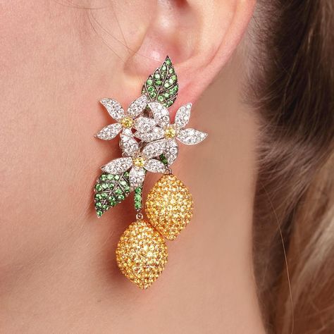 Summery and fresh, these luscious ‘Limoni’ ear clips 🍋 by Michele della Valle make us feel like we’ve been transported to an Italian lakeside, surrounded by the fragrance of lemon blossom. Created in yellow sapphires, tsavorite and diamonds, they are estimated at CHF 7,500 - 10,500 and could be yours during our special online sale of jewels by the contemporary designer in September #sothebysjewels #micheledellavalle #sothebysonline #lemon #limoni Yellow Diamond Earrings, Yellow Canary, Yellow Diamond Earring, Canary Diamond, Replica Jewelry, Emerald Green Earrings, Diamond Earrings Studs Round, Fancy Yellow Diamond, Ear Clips