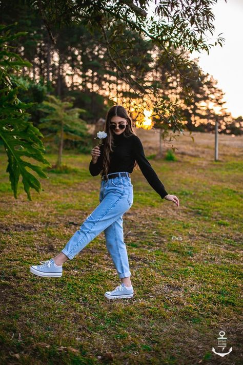 Photography Poses In Ooty, Garden Photo Poses, Candid Poses Women, Poses For Pictures Instagram Standing In Jeans, Ooty Trip Outfit, Garden Poses For Women, Best Poses For Women, Poses With Nature, Road Photoshoot Ideas