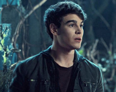 Simon Lewis Shadowhunters, Simon Shadowhunters, Simon Lewis, Shadow Hunters, Shadowhunters, Vision Board, Actors