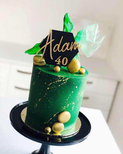 Green And Gold Cake Birthday For Men, Green Cake Designs Birthday, Green Cake For Men, Green And Gold Cake Birthday, Splash Birthday Cake, Green And Gold Birthday Cake, Cake Verde, Green Birthday Cake, Mint Green Cakes