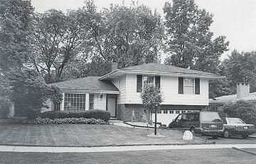 Raising the roof on a 1960s split-level home was the key to a more eye-pleasing gabled design. Replacing the old siding with shingles and stucco makes it hard to tell it's the same house. Tri Level House, Split Level Exterior, Split Level Remodel, Split Level Home, Greek Revival Home, Exterior House Remodel, Split Level House, Exterior Makeover, Modern Farmhouse Exterior