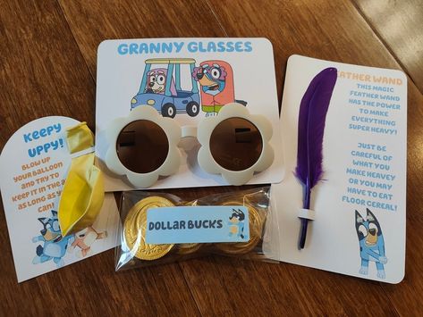 Bluey Gift Bags, Bluey Birthday Party Favors, Bluey 2nd Birthday Party, Bluey Party Games, Bluey Keepy Uppy, Bluey Party Ideas, Bluey Party Favors, Feather Wand, Granny Glasses