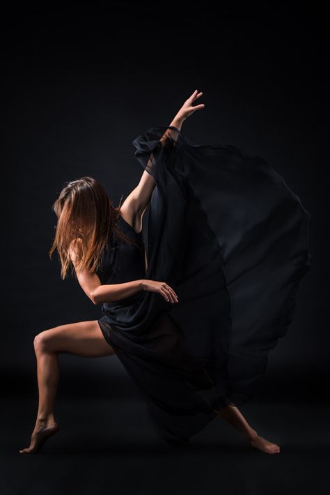 Dance Pics, Contemporary Dance Photography Poses, Modern Dance Poses, Modern Contemporary Dance, Contemporary Dance Photography, Quince Photoshoot Ideas, Dancer Photography, Dance Picture Poses, Photoshoot Photography