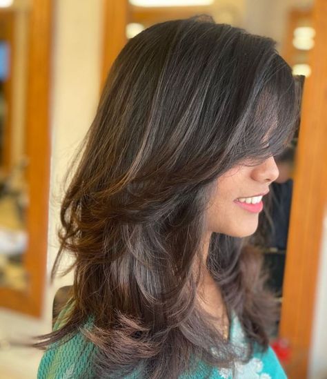 Below Shoulder Haircut Layers, Shoulder Length Thick Hair With Layers, Current Hair Trends 2023, Bouncy Layers, Shoulder Length Layered Hair, Layered Haircuts Shoulder Length, Layered Haircuts For Women, Long Haircut, Layered Haircuts With Bangs