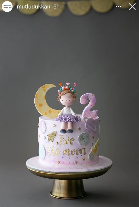 Cake Moon Design, Two The Moon Birthday Cake Girl, Two The Moon Birthday Party Girl Cake, Two The Moon Cake Girl, Two The Moon Birthday Cake, Two The Moon Birthday Party Girl, To The Moon Cake, Moon Birthday Theme, Moon Cake Ideas